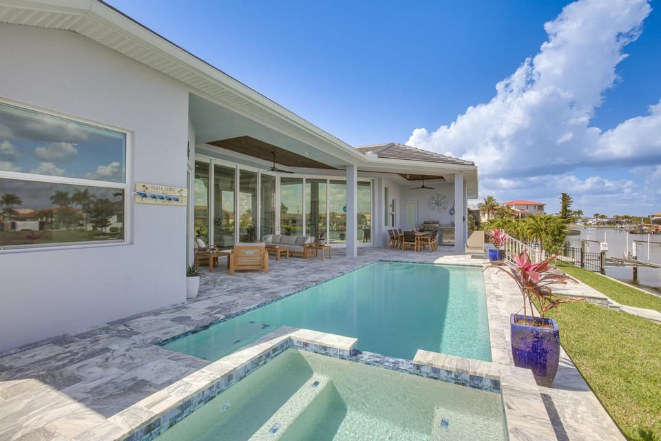 Luxe Canal-Front Getaway w/ Pool in Punta Gorda! House in Charlotte Park