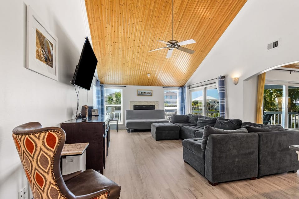 OWB Beach House by Gulf Coast Getaways House in Pensacola Beach