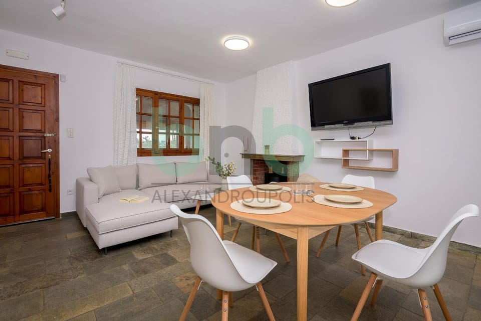 TV and multimedia, Living room, Dining area, air conditioner