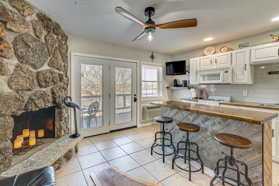 Cozy Lake Ozark Villa w/ Main Channel Views! House in Village Four Seasons