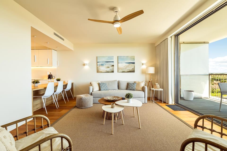 Bayline Beachfront Apartment Pools, Spa & Gym Apartment in Faro District