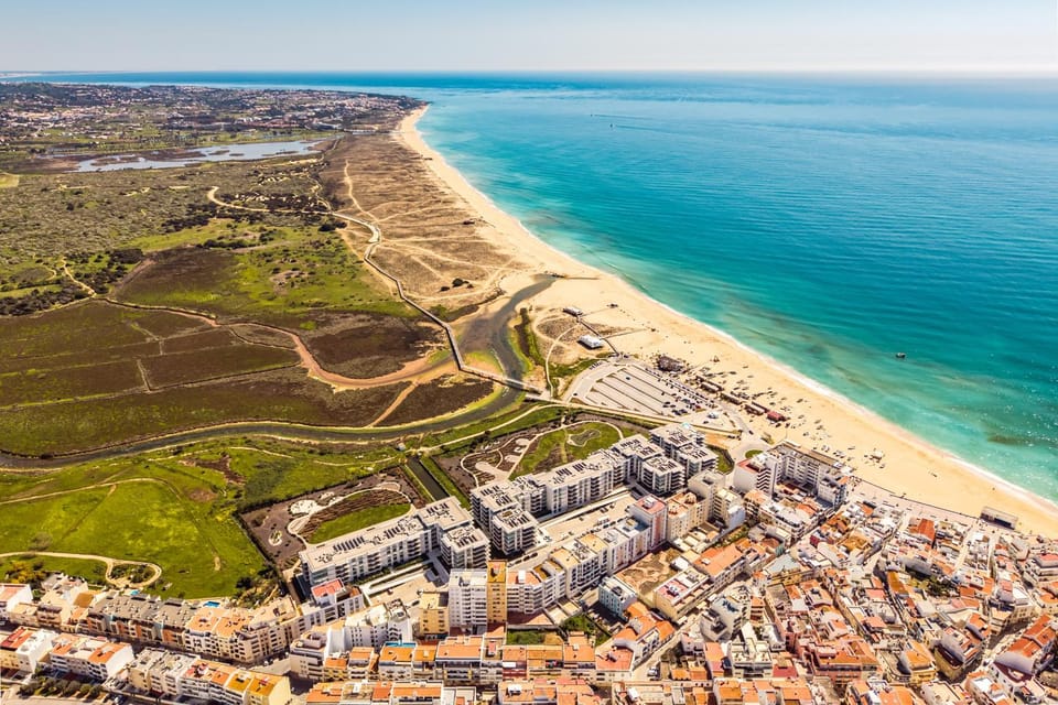 Bayline Beachfront Apartment Pools, Spa & Gym Apartment in Faro District