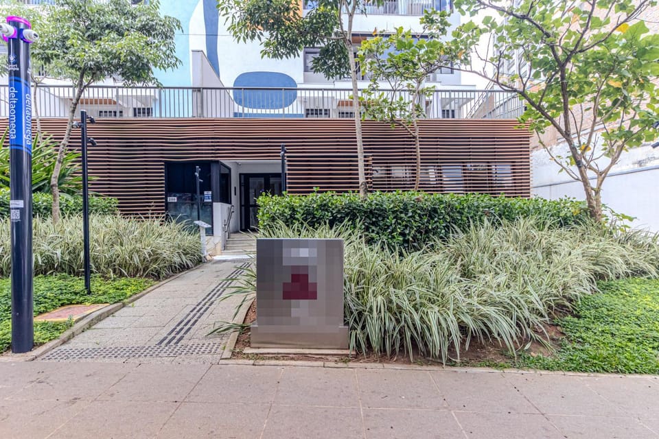Property building, Facade/entrance, Day