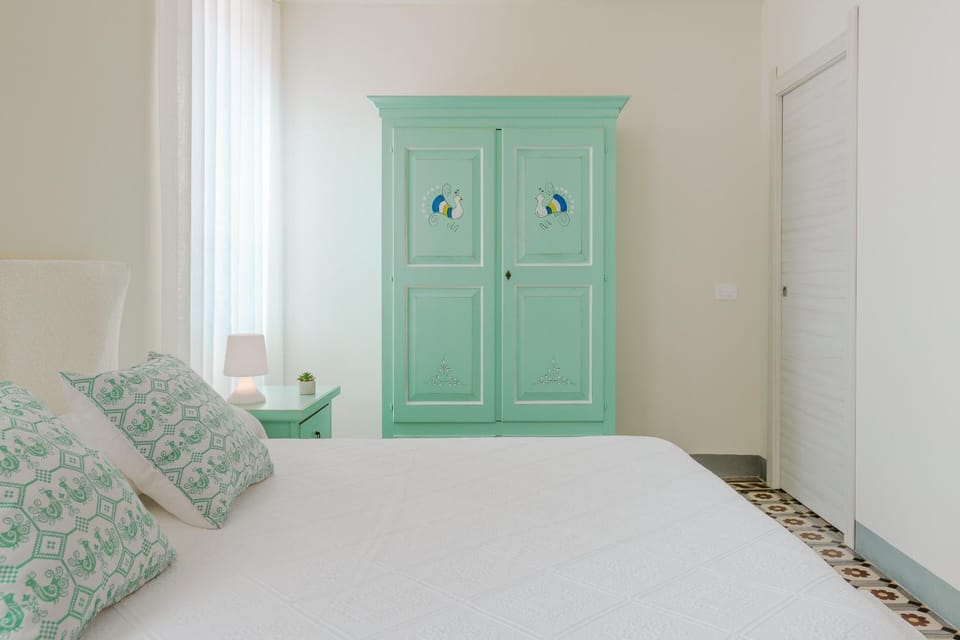 Nearby landmark, Bed, Summer, Photo of the whole room, Hiking, Bedroom, Pets, Landmark view, wardrobe