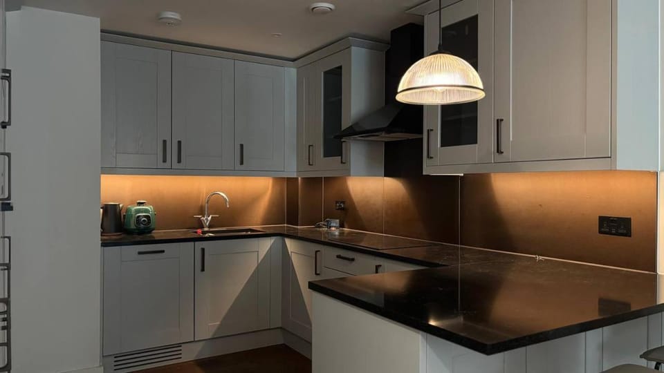 The Dockland Collection 2B3B Apartment in London Borough of Southwark