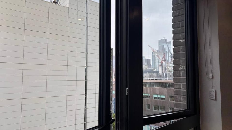 The Dockland Collection 2B3B Apartment in London Borough of Southwark