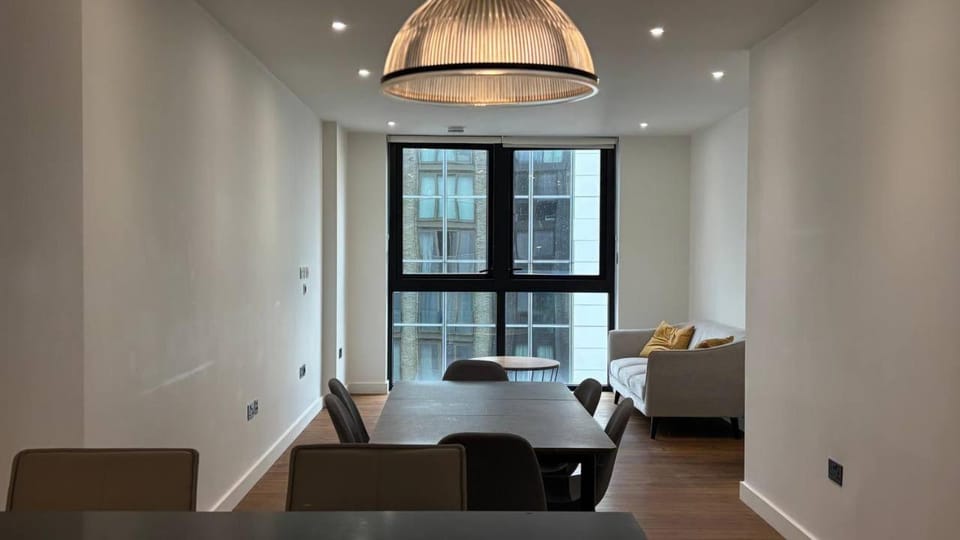 The Dockland Collection 2B3B Apartment in London Borough of Southwark