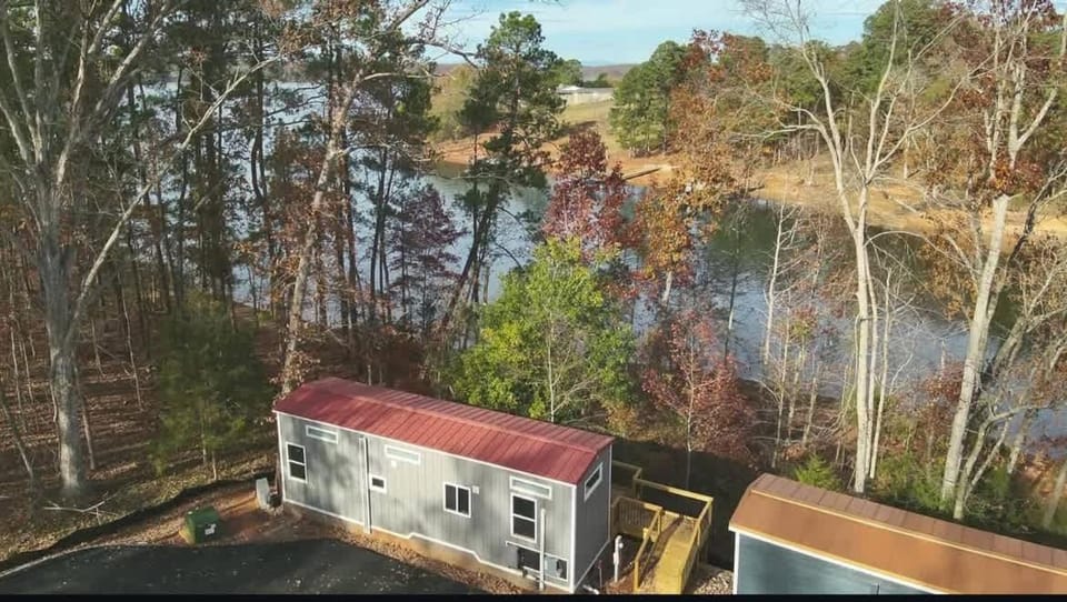 Papa Bear - Peaceful 2-bedroom Tiny Home in charming Anderson On Lake Hartwell House in Lake Hartwell