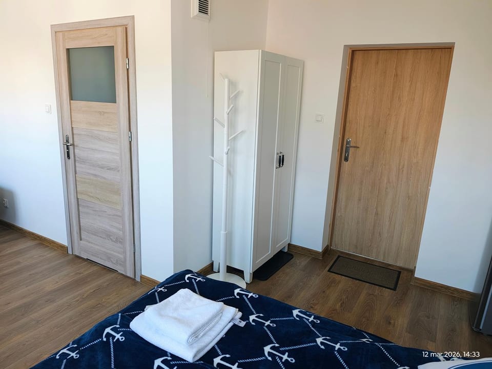 Bed, Bathroom, Photo of the whole room, Bedroom, towels, wardrobe