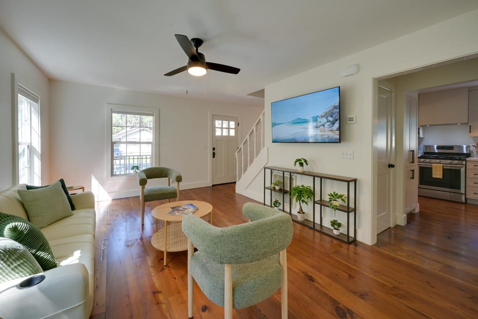 5 Mi to Pier Village: Coastal Jade Cottage House in Saint Simons Island