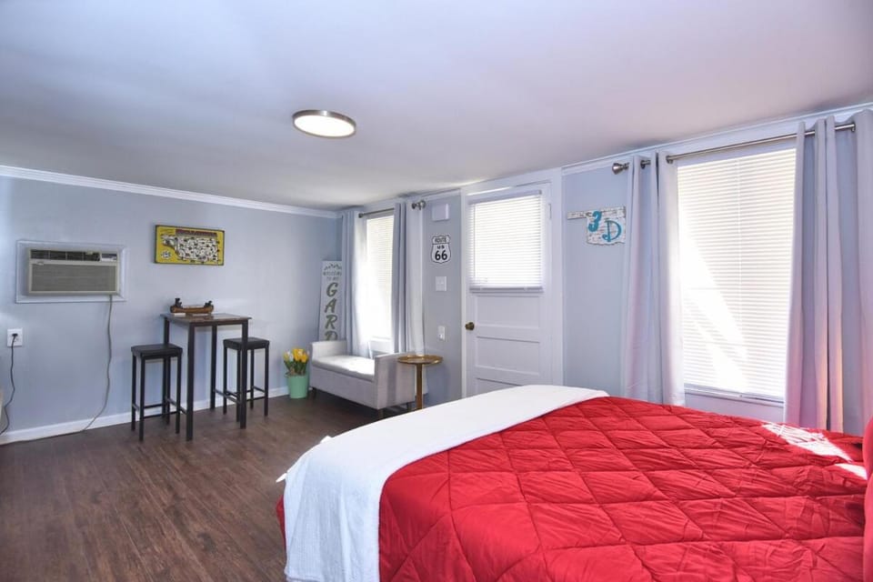 BLUE FLAMINGO Adorable Guesthouse TU- Cherry St- Expo- Downtown-11TH ST- UNIVERSITY OF TULSA House in Tulsa