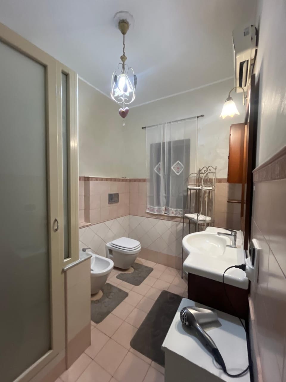 Shower, Toilet, Bathroom, bidet, towels