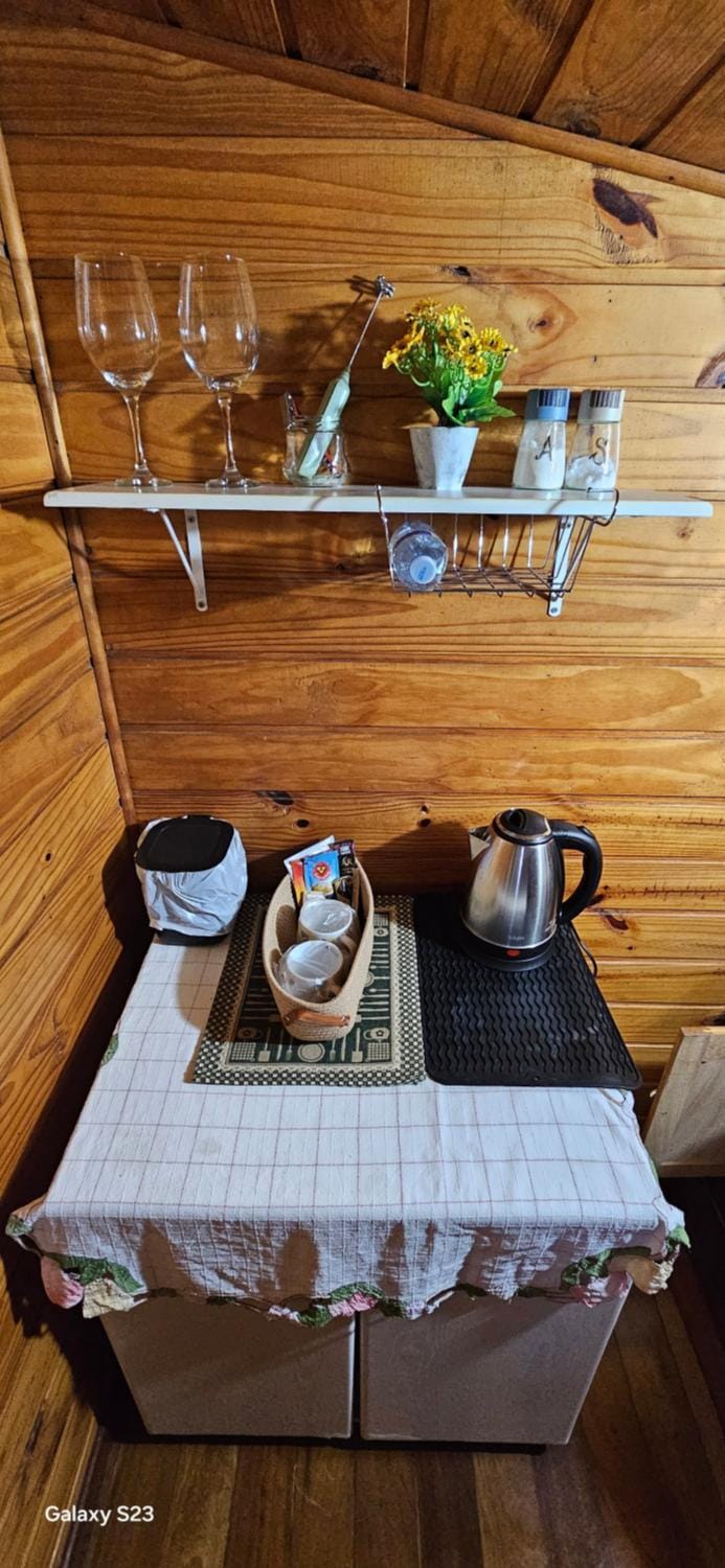 Kitchen or kitchenette, Food and drinks, Dining area, Food