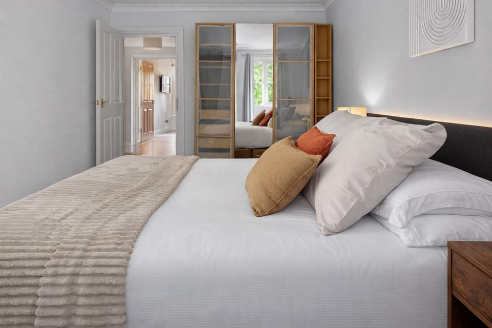 Bed, Photo of the whole room, Bedroom, wardrobe