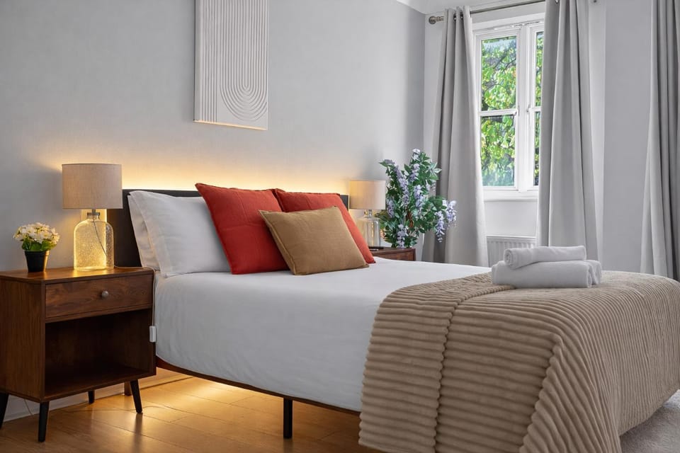 Bed, Photo of the whole room, Bedroom