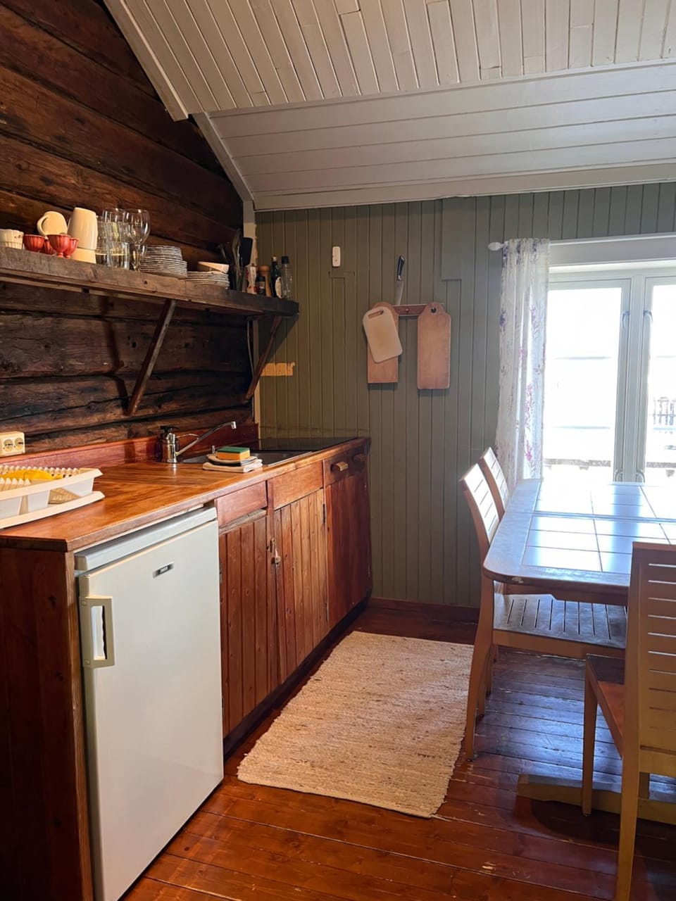 Cottage from 1850 in Ballstad Apartment in Lofoten