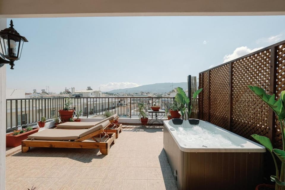 Skyloft - Rooftop Jacuzzi & Sea View - Central Kos Apartment in Kos