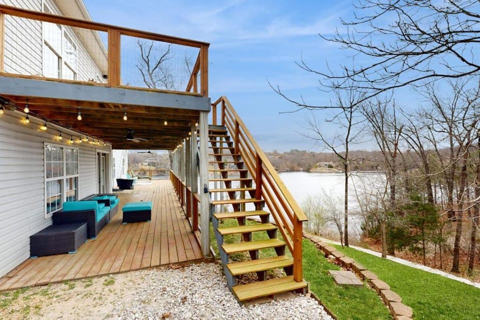 Lake Brittany Lodge House in Bella Vista