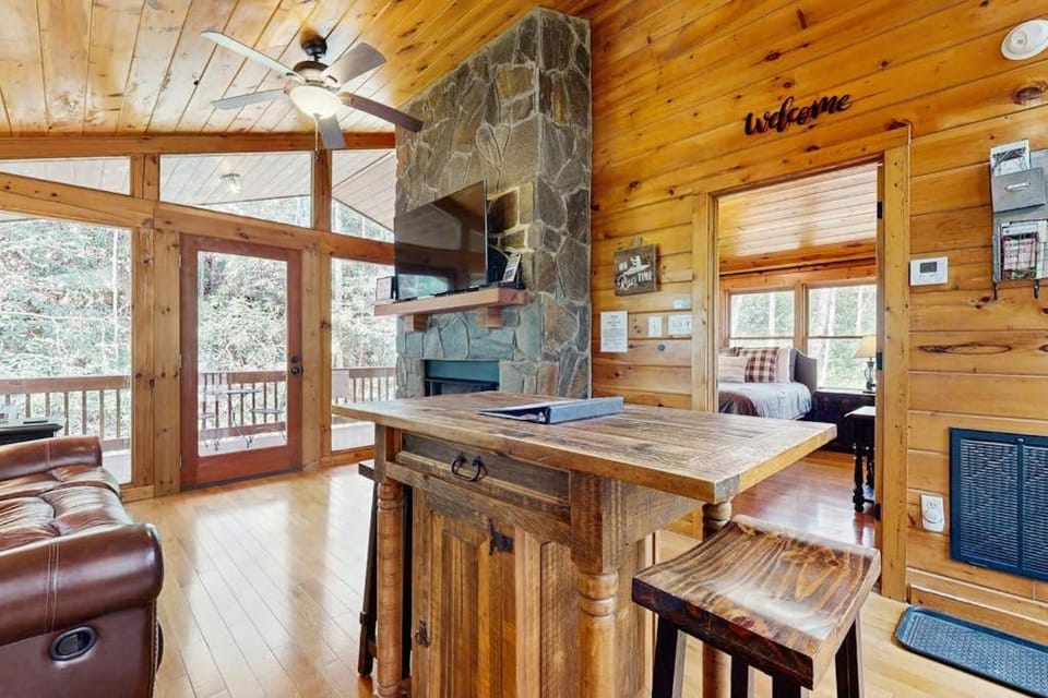 Creeksong Cabin Cabin in Nantahala