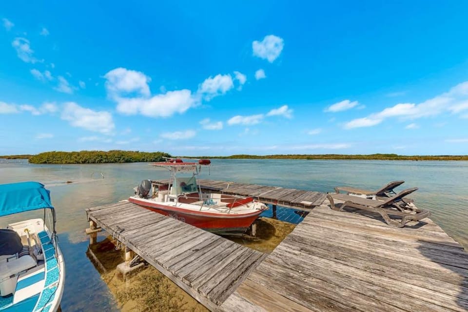 Brahma Blue H11 Apartment in Placencia