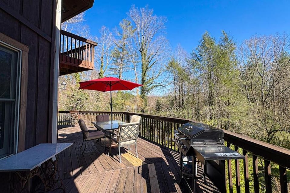 Circular Mountain Retreat House in Tennessee