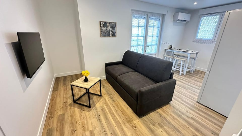 TV and multimedia, Living room, Seating area
