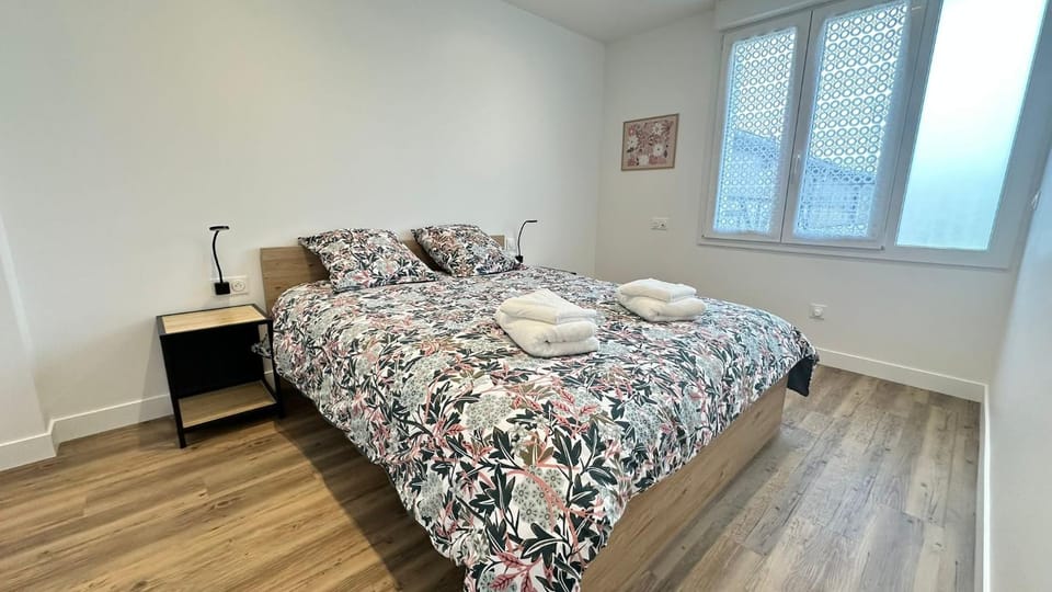 Bed, Photo of the whole room