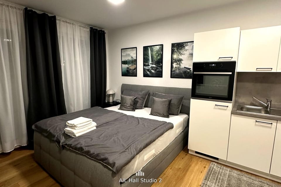 Bed, Kitchen or kitchenette, Bedroom