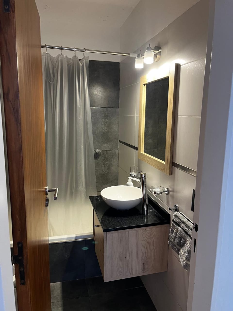 Shower, Toilet, Bathroom, Bath, towels