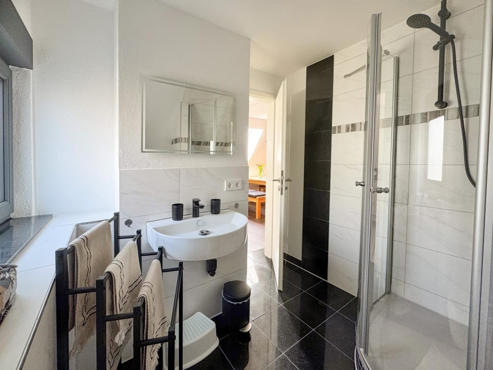 Shower, Bathroom, towels