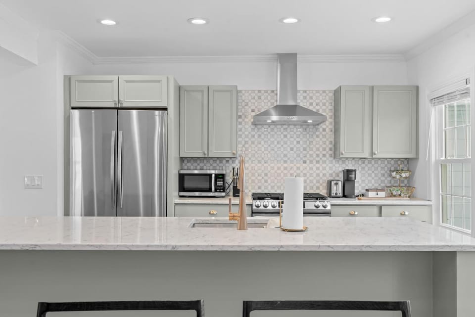 Downtown Flat - Walk to Dining & Shops - Sleeps 4 House in St Michaels