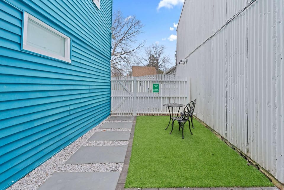 Downtown Flat - Walk to Dining & Shops - Sleeps 4 House in St Michaels