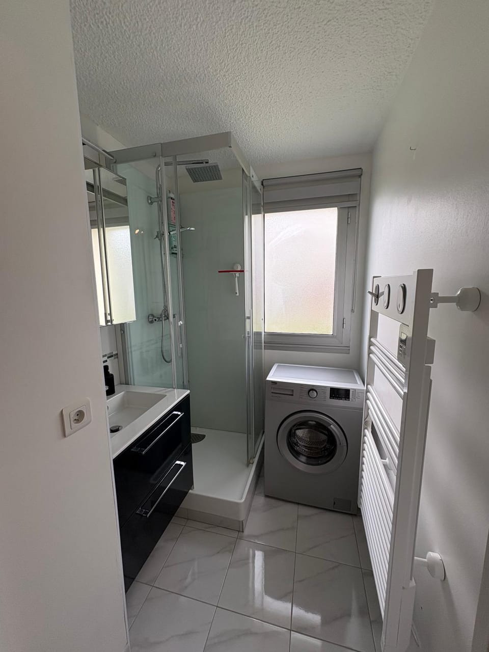 Shower, Bathroom, washing machine