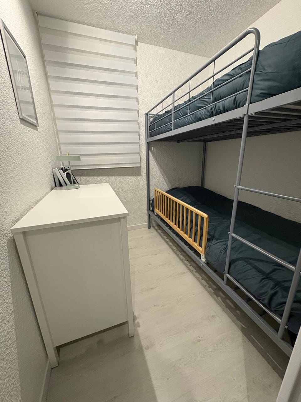 Bedroom, bunk bed