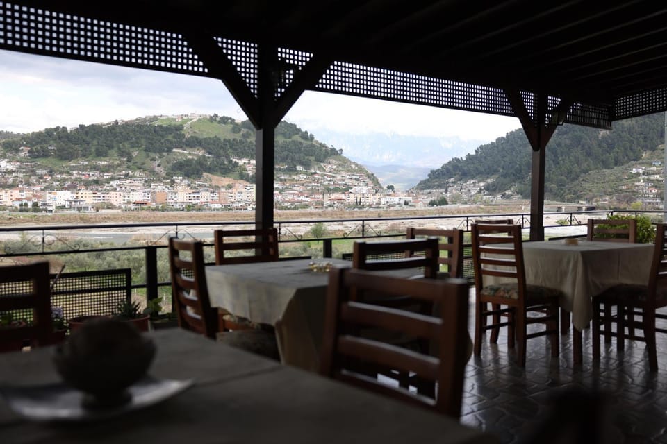 Restaurant/places to eat, Natural landscape, View (from property/room), Balcony/Terrace, Banquet/Function facilities, City view