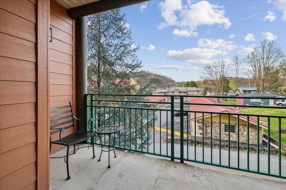 Day, Natural landscape, Balcony/Terrace, Seating area, Mountain view