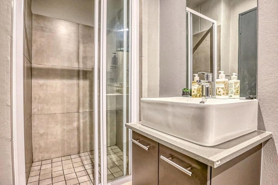 Cozy & Modern Lynnwood Apt I Citadel Deluxe Apartment in Pretoria