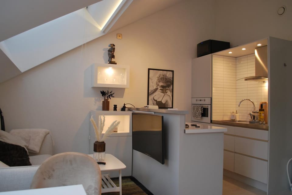 TV and multimedia, Kitchen or kitchenette, Dining area, oven, pet friendly, stove