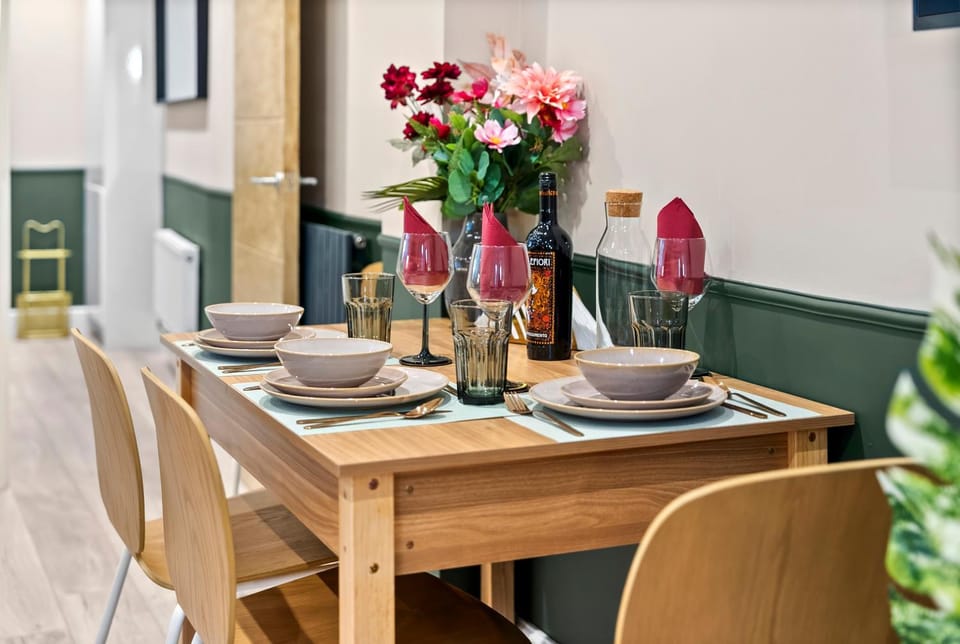 Living room, Seating area, Dining area