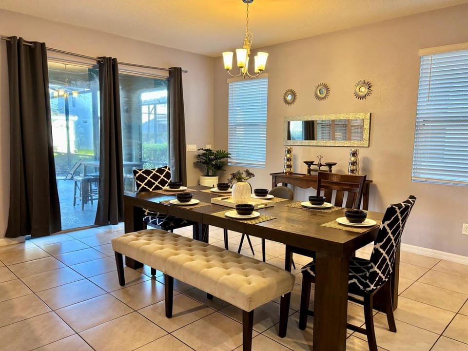 7033 Spacious 7BR Pool Resort Home Near Disney Country House in Polk County