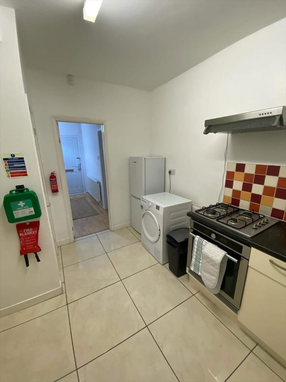 Stylish & Modern 3 Bedroom Home, Fast Wi Fi, Darts, Free Parking House in Leicester