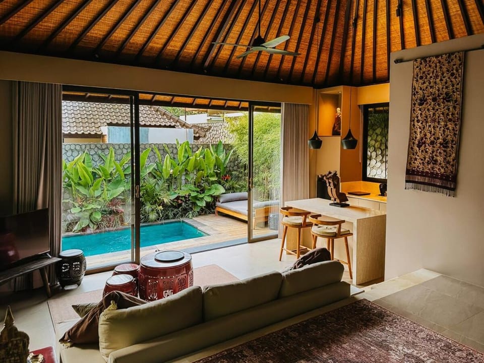 Living room, Dining area, Pool view