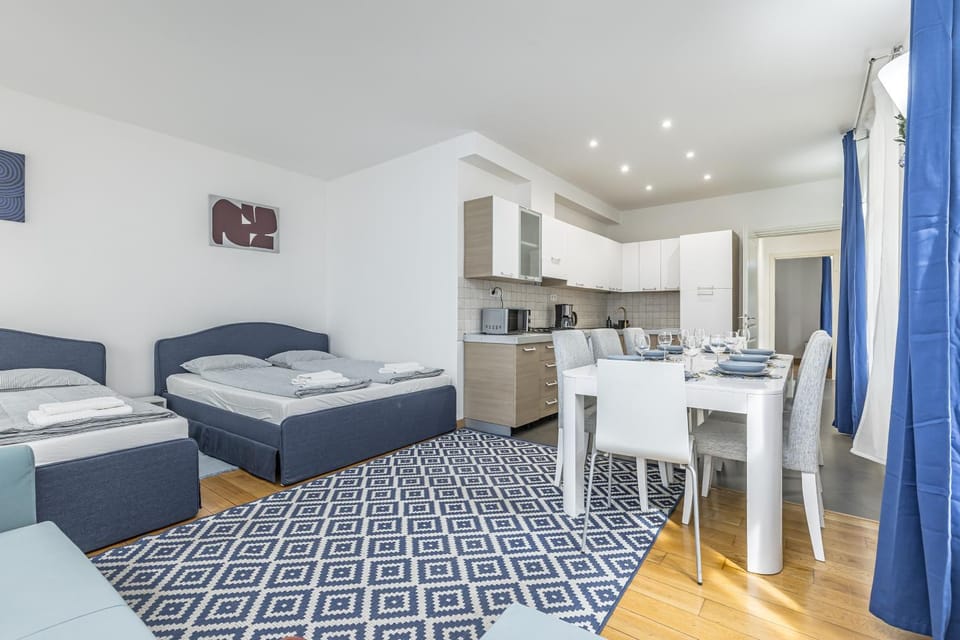Bed, Kitchen or kitchenette, Living room, Dining area, Bedroom