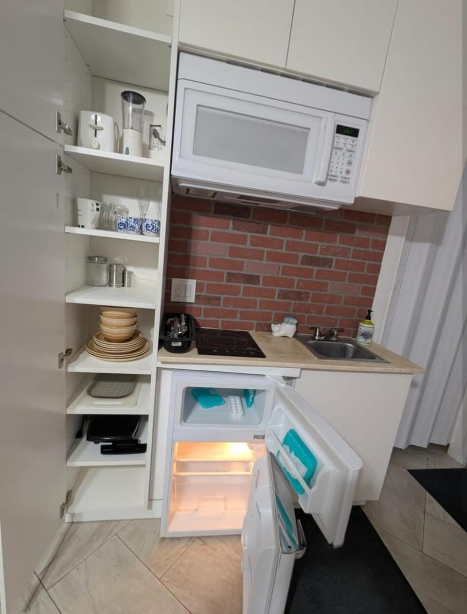 Cozy Beach Escape Suit Private Entrance Kitchen-Bathroom Wi-Fi Apartment in Carson