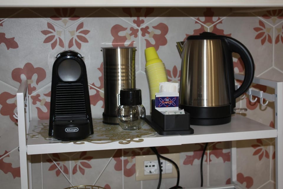 Coffee/tea facilities, Kitchen or kitchenette, kitchen