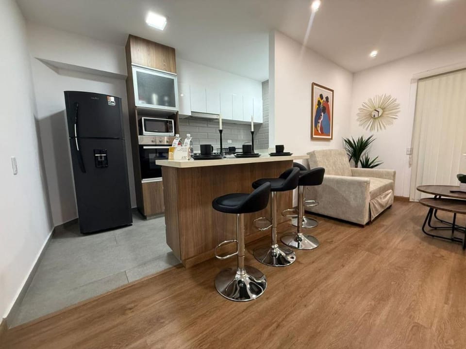 Dpto amplio en Miraflores! Apartment in Miraflores