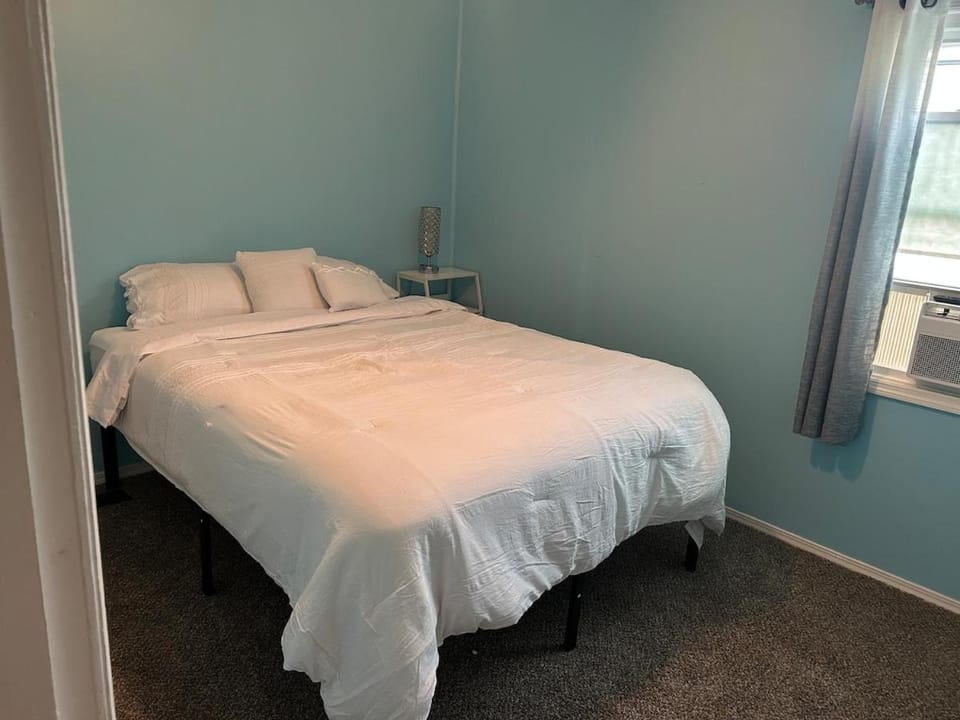 3 bed room lake cottage House in Geneva-on-the-Lake