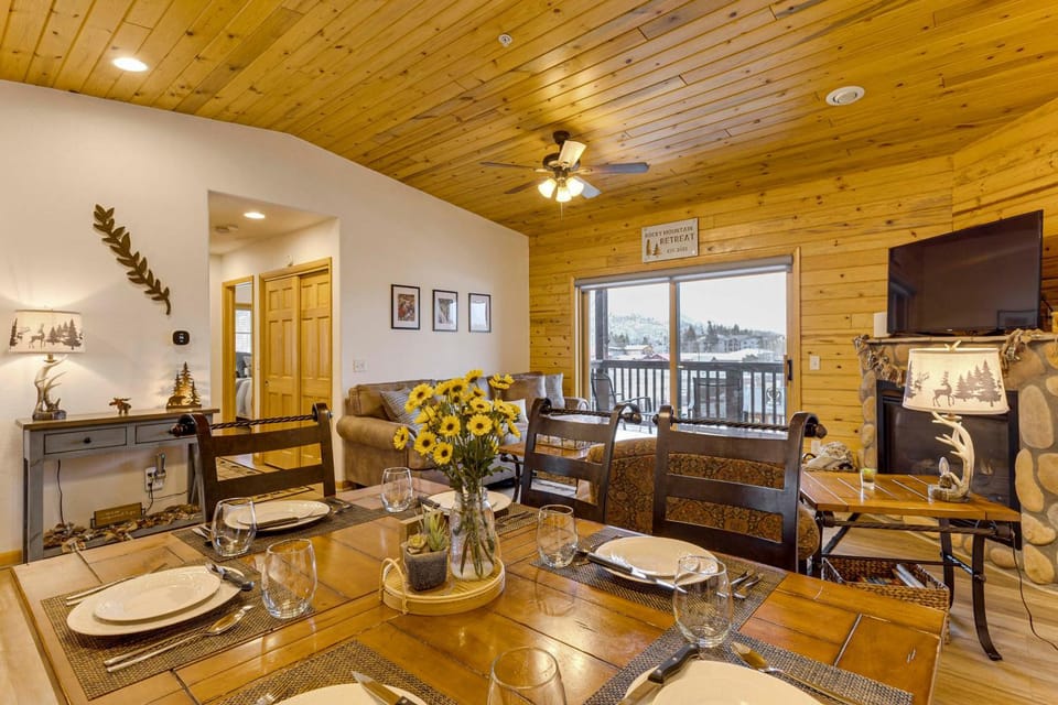 Rocky Mtn-View Retreat! Walk to Dtwn Grand Lake House in Grand Lake