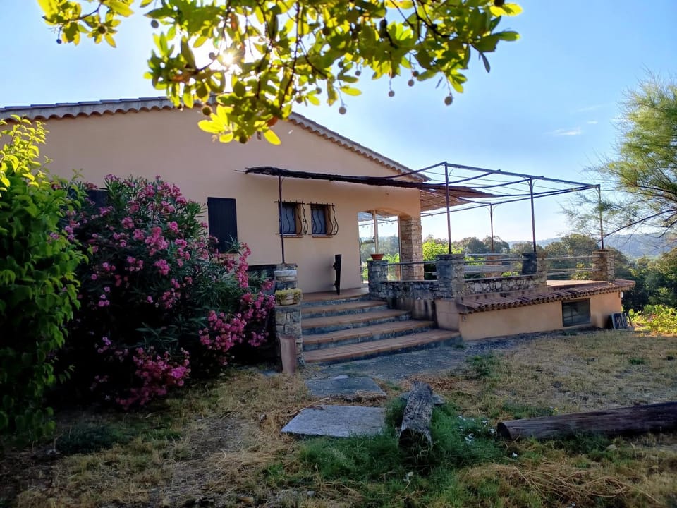 Villa provençale La Cabane House in Lorgues