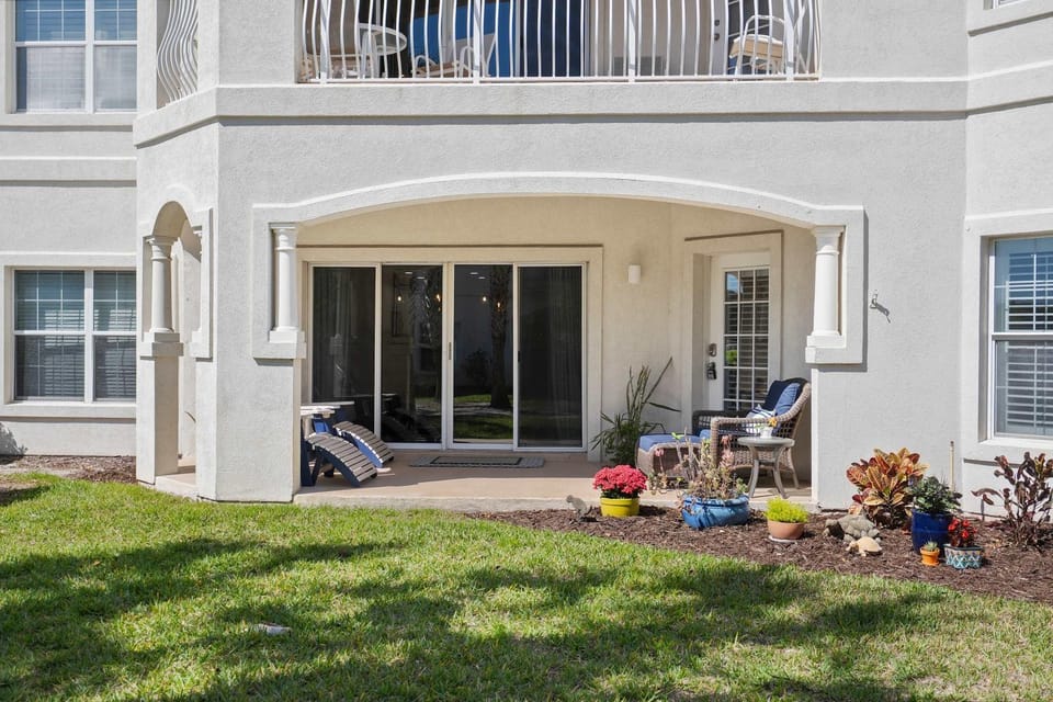 Bright Beach Condo Pool Spa Comfy Beds Patio House in Butler Beach